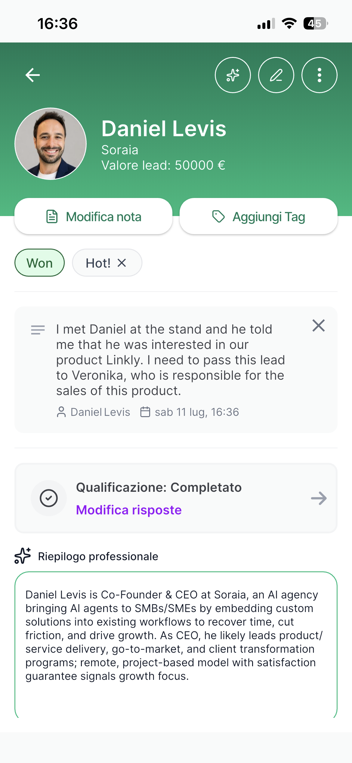 Linkly app: lead card with qualification, voice note and AI-generated professional summary